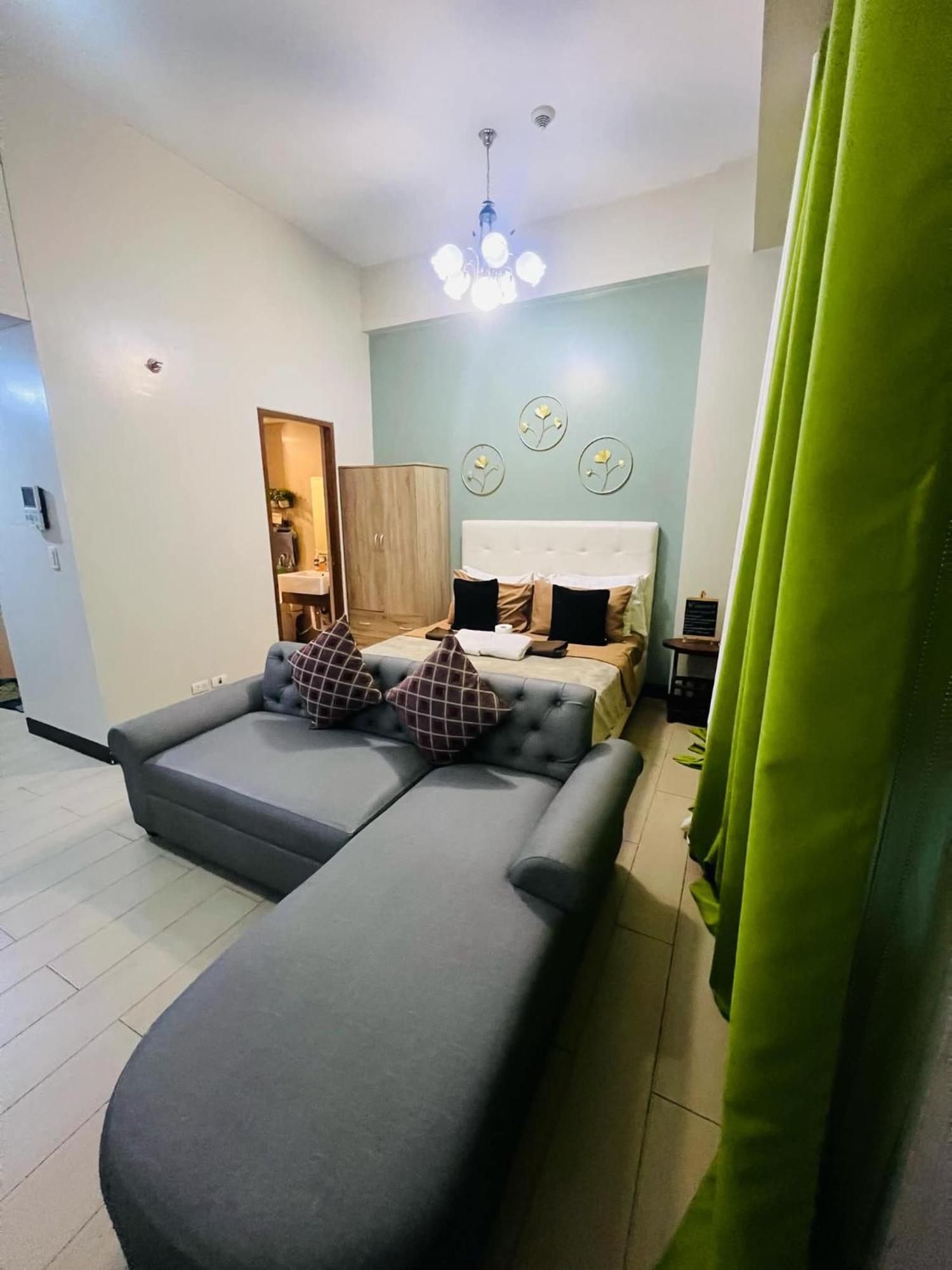 One Palm Tree Villas Condominium - Studio 2Nd Fl With Balcony - Across Terminal 3 Airport Пасай Экстерьер фото