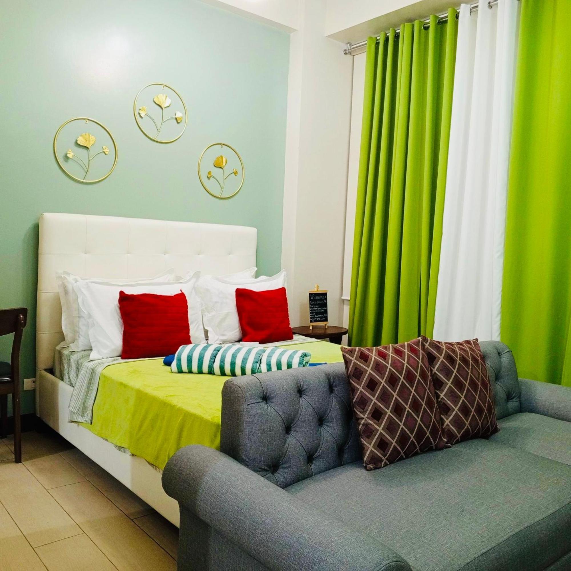 One Palm Tree Villas Condominium - Studio 2Nd Fl With Balcony - Across Terminal 3 Airport Пасай Экстерьер фото