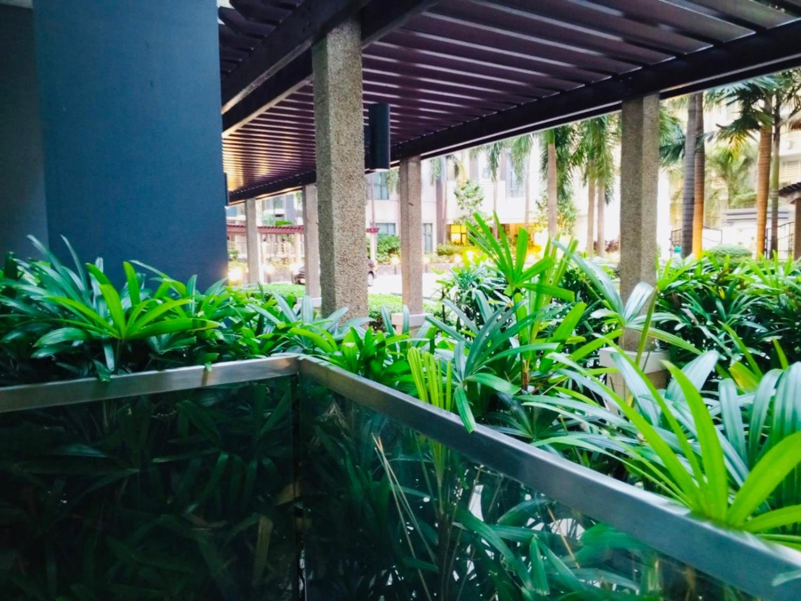 One Palm Tree Villas Condominium - Studio 2Nd Fl With Balcony - Across Terminal 3 Airport Пасай Экстерьер фото