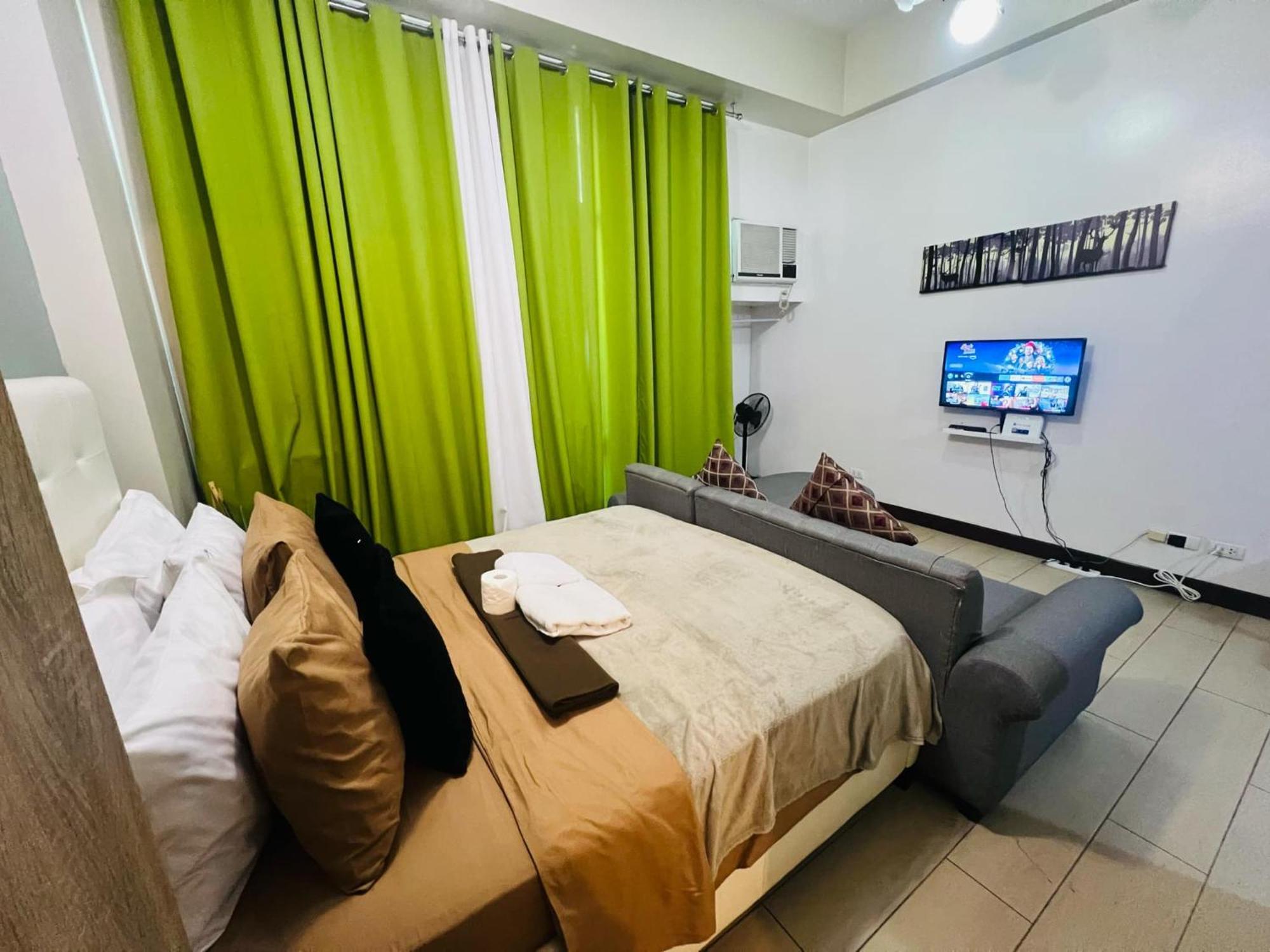 One Palm Tree Villas Condominium - Studio 2Nd Fl With Balcony - Across Terminal 3 Airport Пасай Экстерьер фото